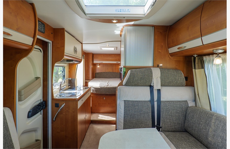 Camping car Rapido 690F Chambre fermée Année 2010 – Image 4