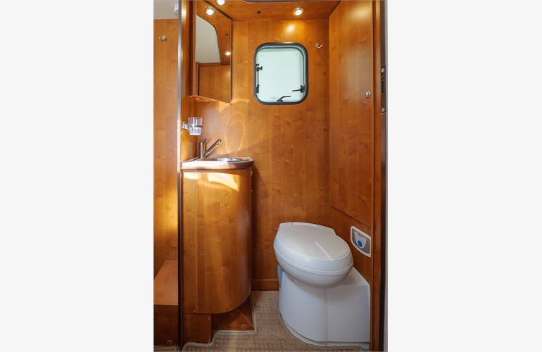 Camping car Rapido 690F Chambre fermée Année 2010 – Image 16