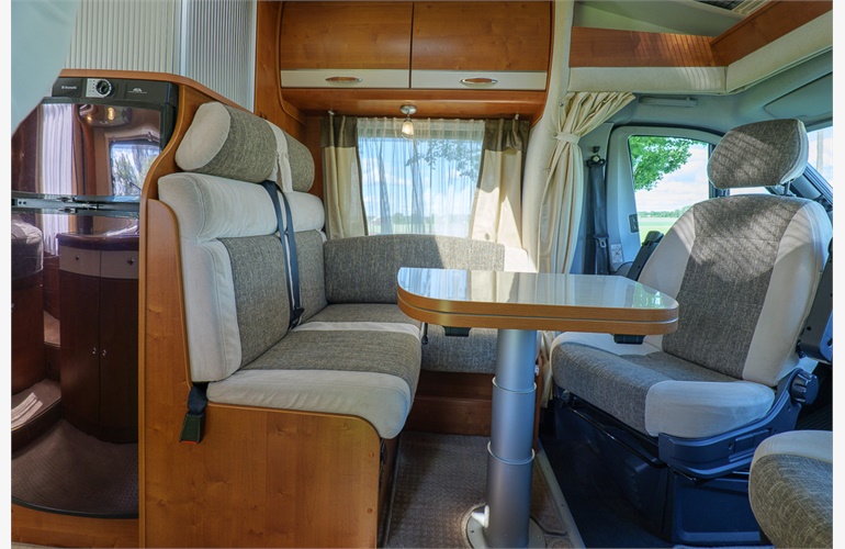 Camping car Rapido 690F Chambre fermée Année 2010 – Image 8