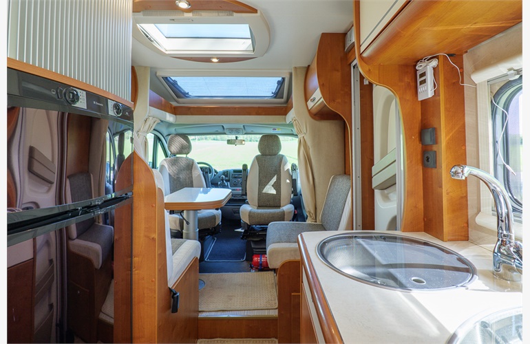 Camping car Rapido 690F Chambre fermée Année 2010 – Image 4