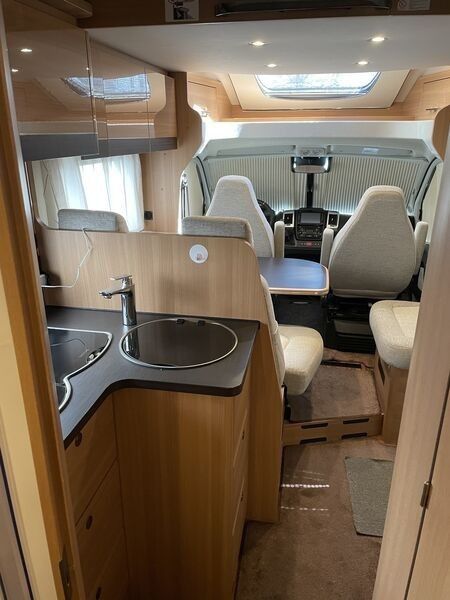 Camping-car LMC H 737 G Breezer 150 ch Lits simples Satellite Navi Caméra – Image 4